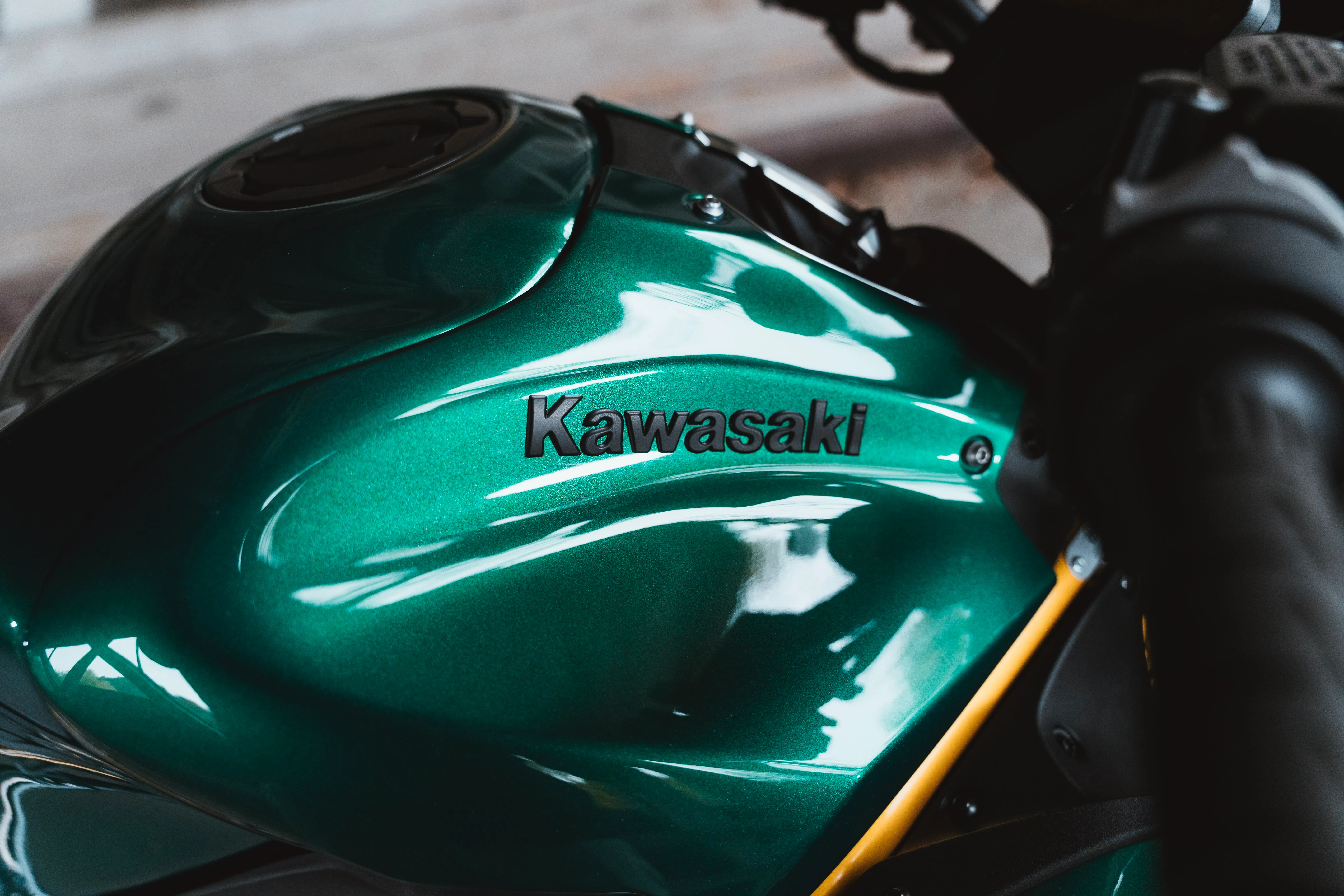 Z900 / MY26 Golden-Green