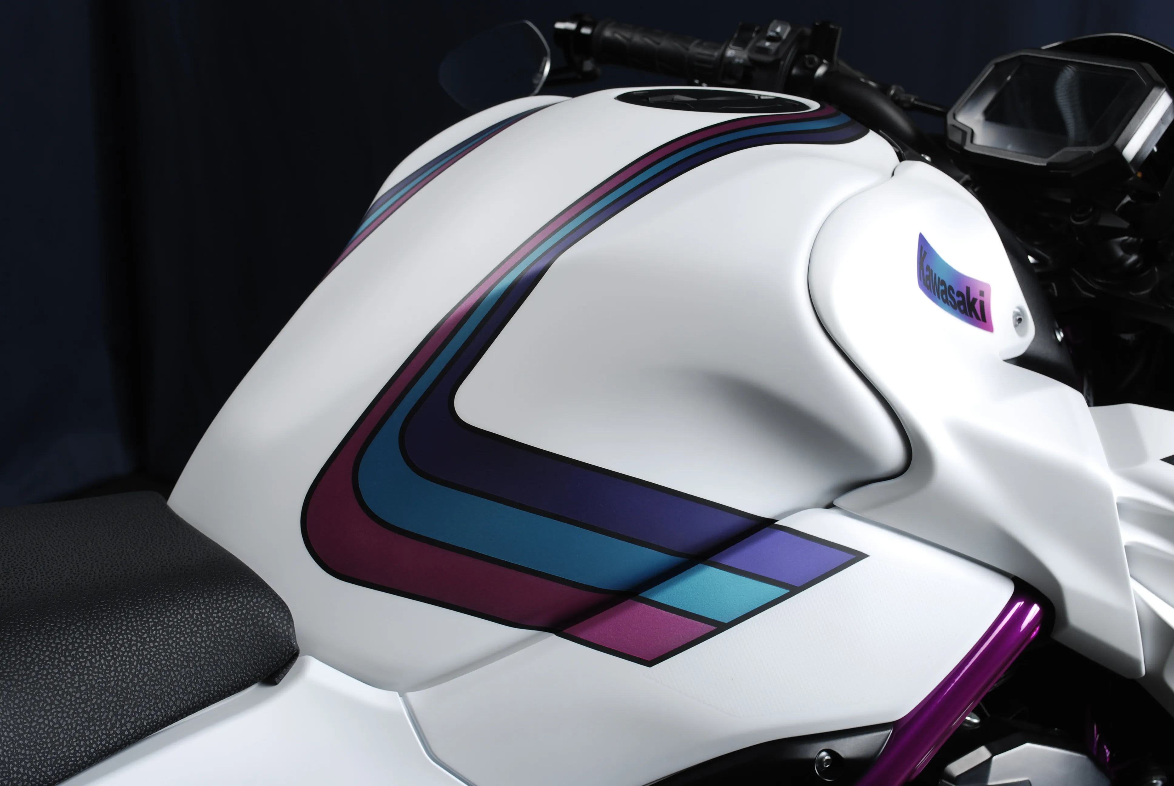 Z900 / Weiss-Candy Violett