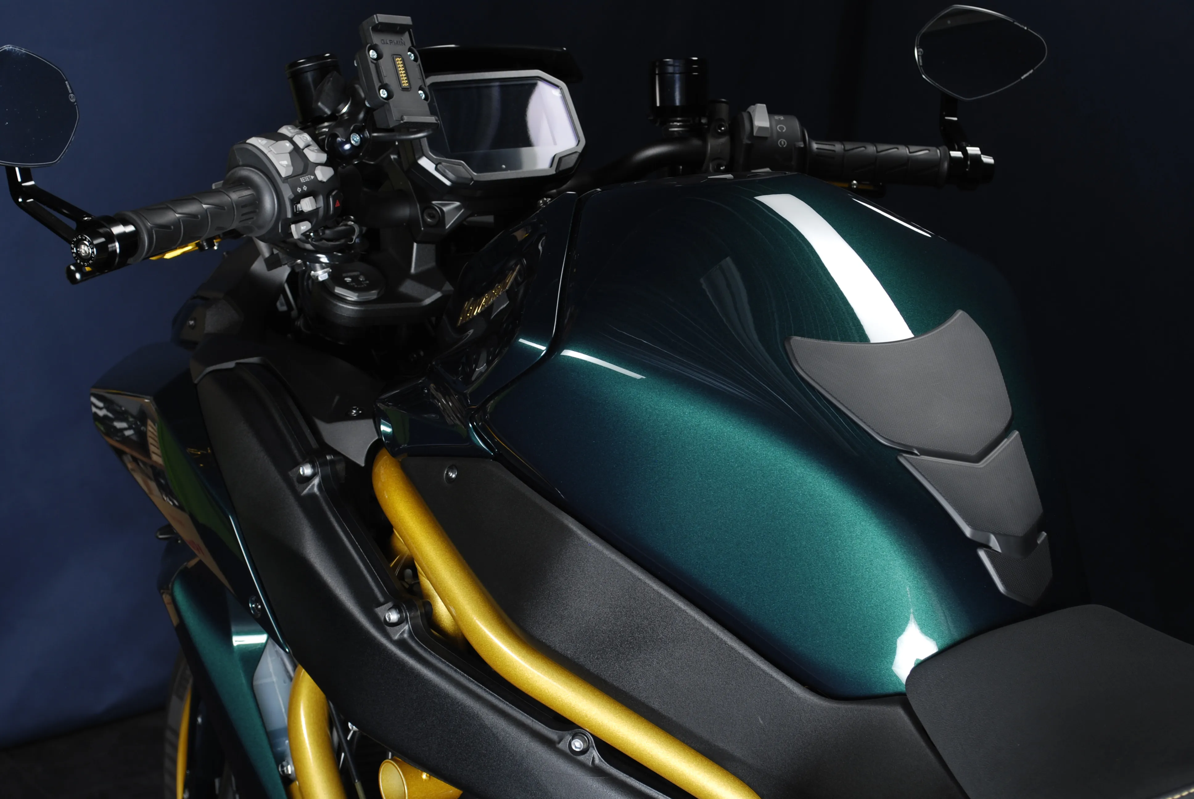 Z900 / MY26 Golden-Green