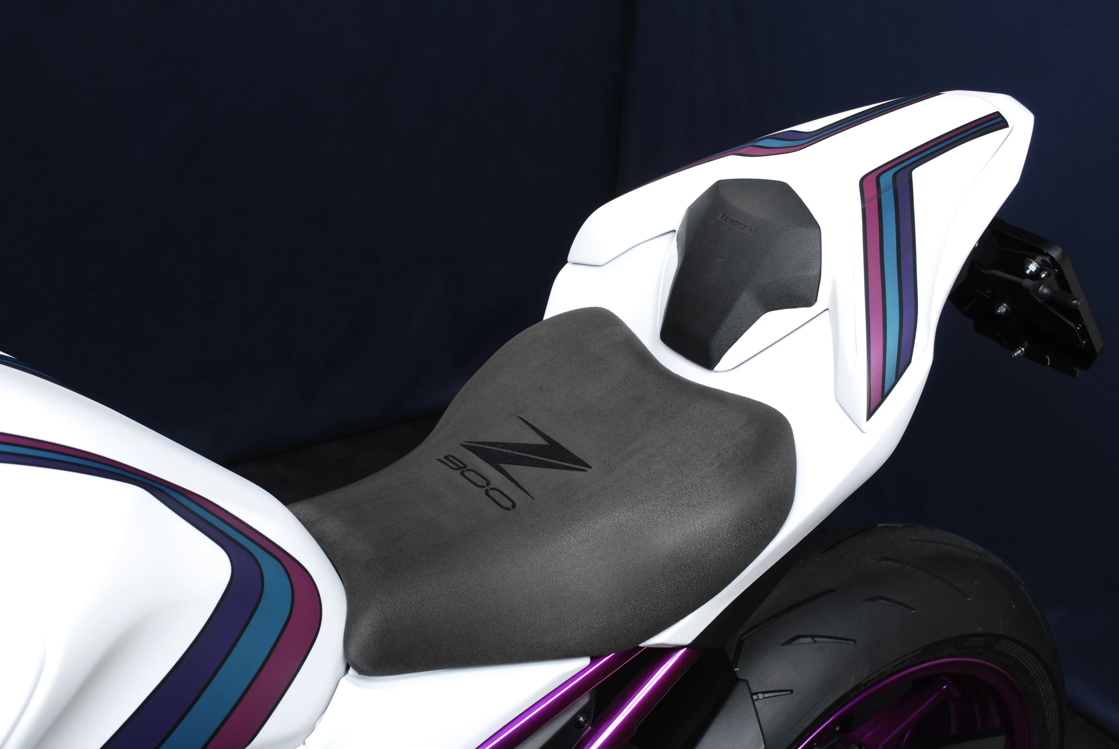 Z900 / Weiss-Candy Violett